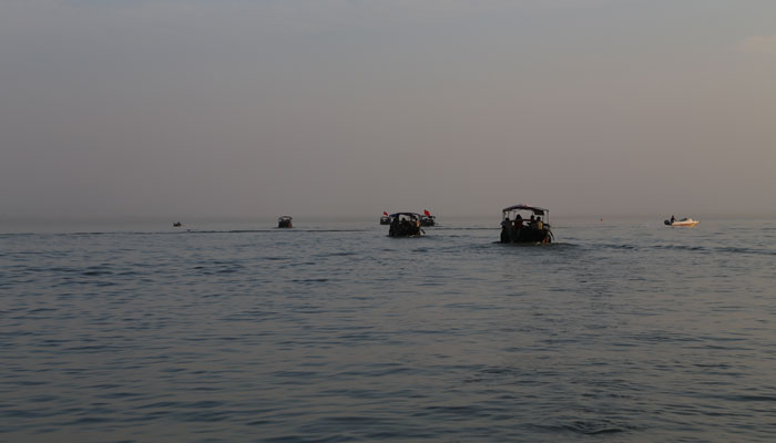 船游梁子湖